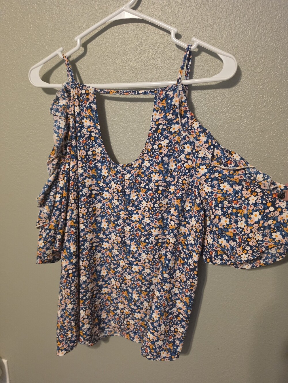 Daytrip Floral Cold-Shoulder Tank Top in Navy Blue